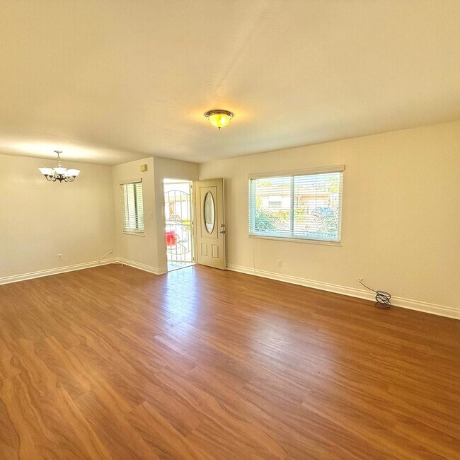 Foto del edificio - Remodeled Paradise Hills Home With Spectacular Views