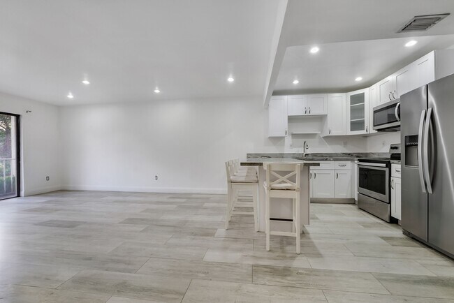 Photo - 9301 SW 92nd Ave Apartment