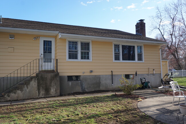 Building Photo - 54 Northbrook Dr