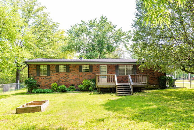 Foto del edificio - 743 Cloud Springs Rd