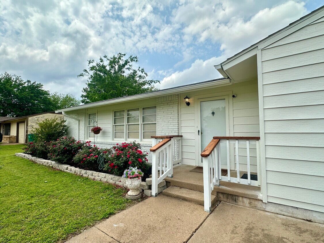 Foto principal - 1346 Hillcrest Dr