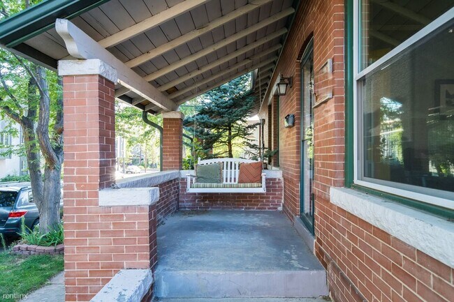 Foto del edificio - 2 br, 1 bath Townhome - 425 East Ellsworth...