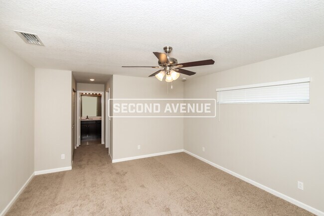 Building Photo - 850 Algaringo Ave SE