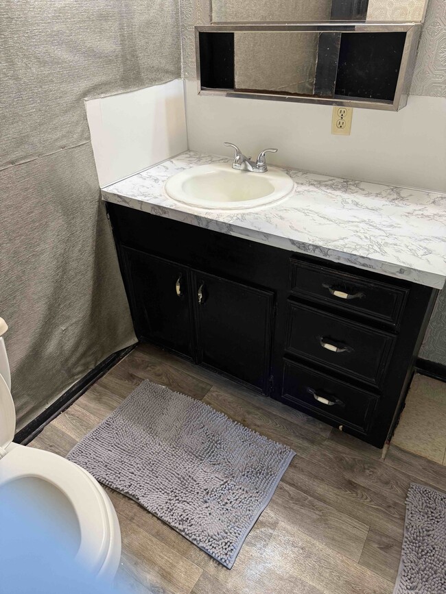 Building Photo - 203 E Rhodes Ave