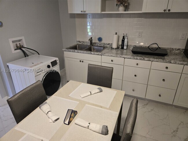 Foto del edificio - 10901 NW 6th St