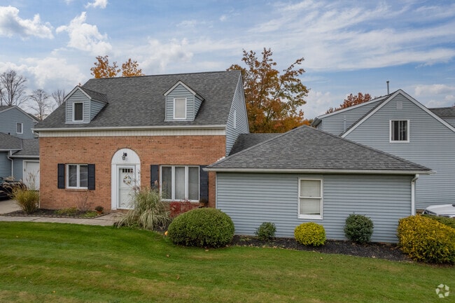 Building Photo - Pin Oaks