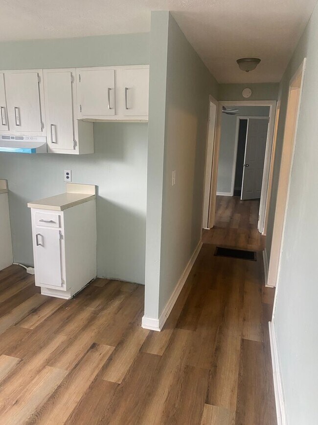 Foto del edificio - 933 Roosevelt Blvd