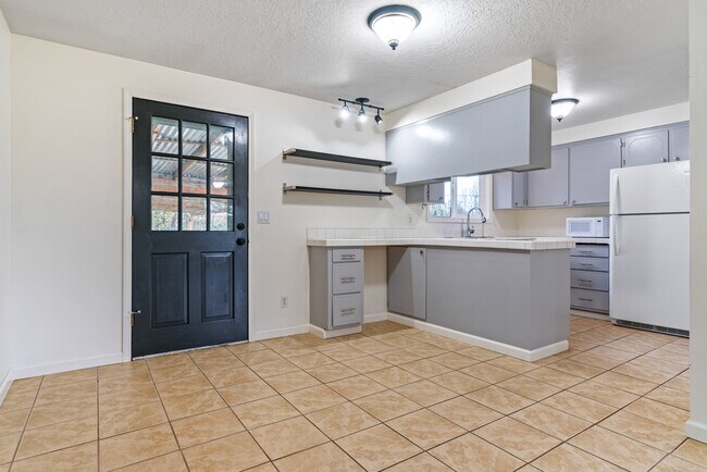 Foto del edificio - 404 Hillview Dr