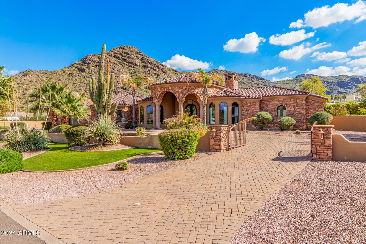 Foto principal - 5339 E Royal Palm Rd