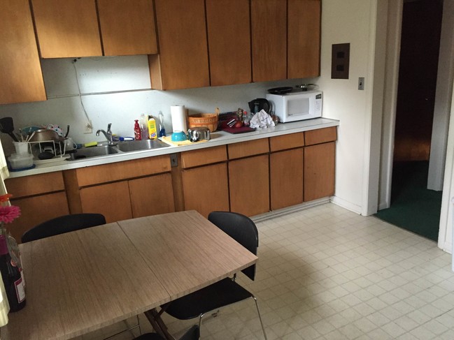 Cocina - Summer Sublet 1 in 3 BRs UM Central Campus