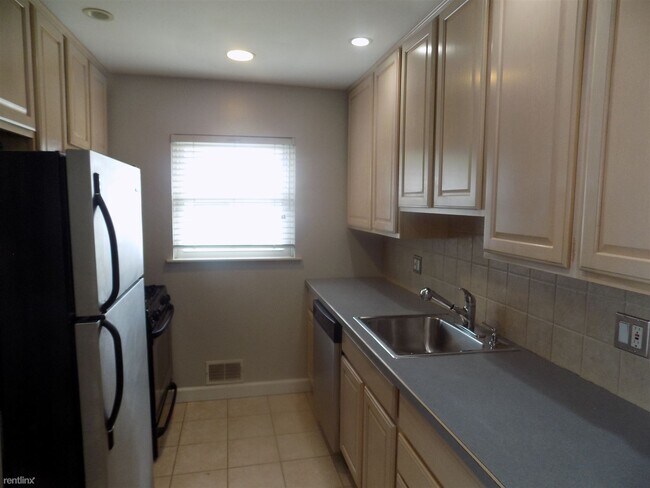 Building Photo - 3 br, 1 bath House - 3602 Ravena Ave
