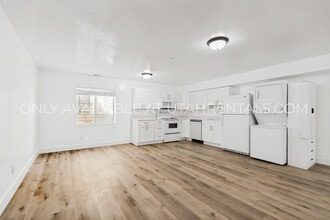 Building Photo - 1076 Bear Hollow Ln