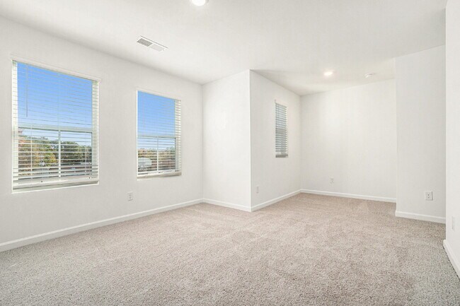 Foto del edificio - Brand New 'Knollwood' 3 Bed/3.5 Bath Townhome: Quartz, LVP Flooring, Deck & Pool Access!