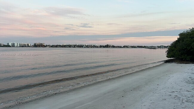 Foto del edificio - 1432 S Lakeside Dr