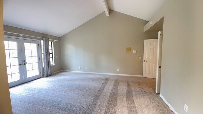 Building Photo - 4 bedroom 3 Bathroom with a mother in law/...
