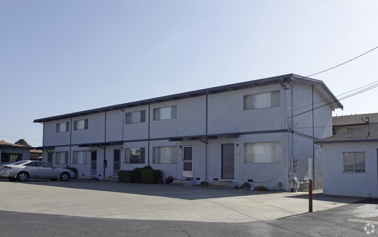 Primary Photo - 3408-3418 Somerset Ave