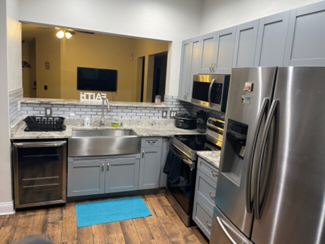 Building Photo - 5221 Mango Fruit St