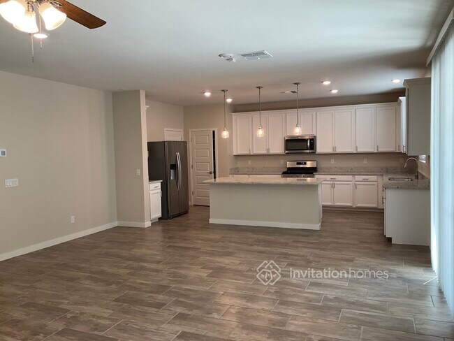 Foto del edificio - 2351 W Jessica Ln