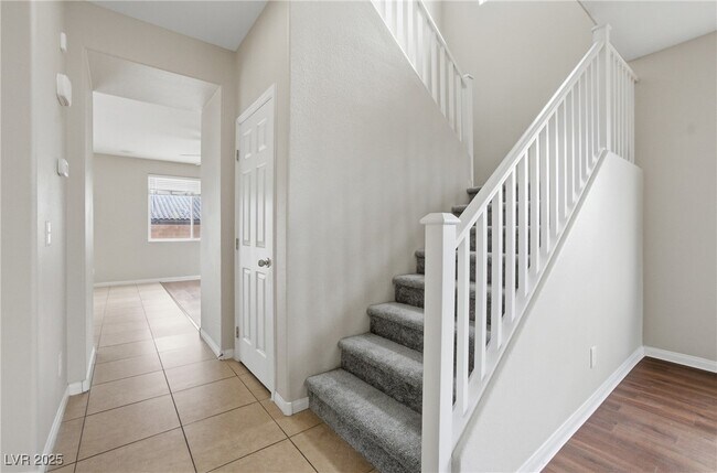 Building Photo - 6416 N Setting Moon St