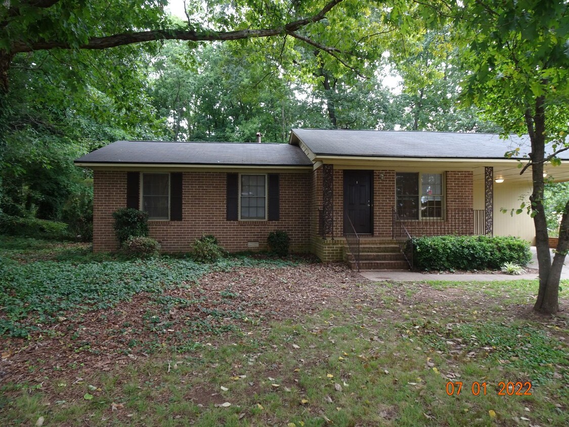 Primary Photo - Clarke Co. - Athens, GA Huntington Ct - 3 ...