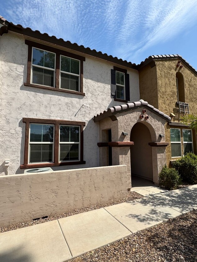Unique opportunity! 3 bedrooms & 2.5 baths... - Unique opportunity! 3 bedrooms & 2.5 baths...