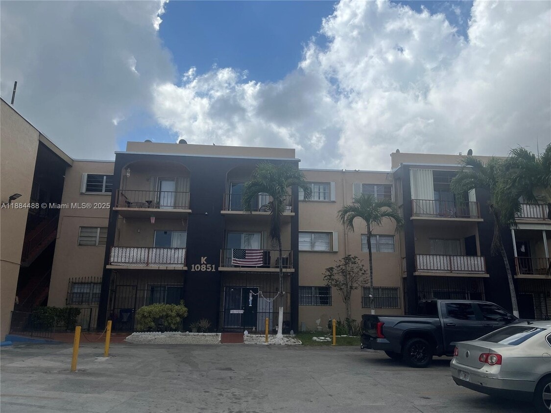 Primary Photo - 10851 SW 2nd St