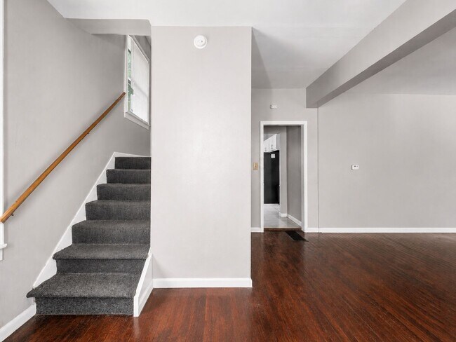 Foto del edificio - 227 E Northwood Ave