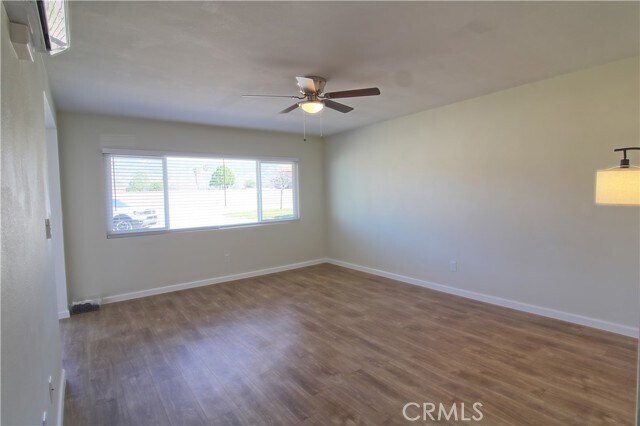 Foto del edificio - 7685 Sterling Ave