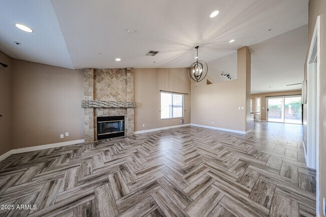 Foto del edificio - 8963 E Floriade Dr