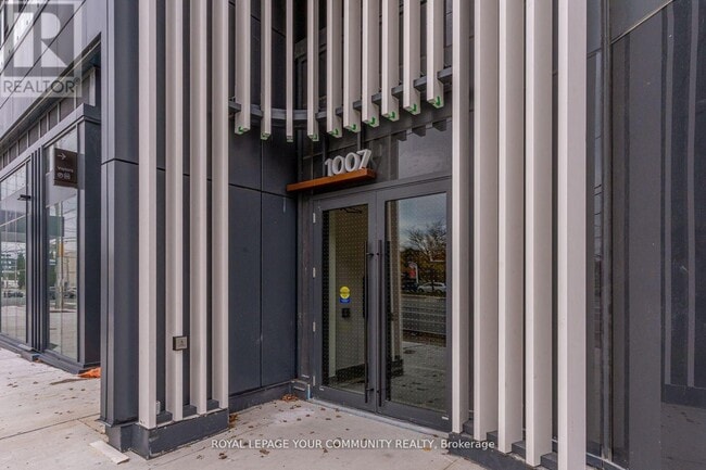 Photo du bâtiment - 1007 The Queensway