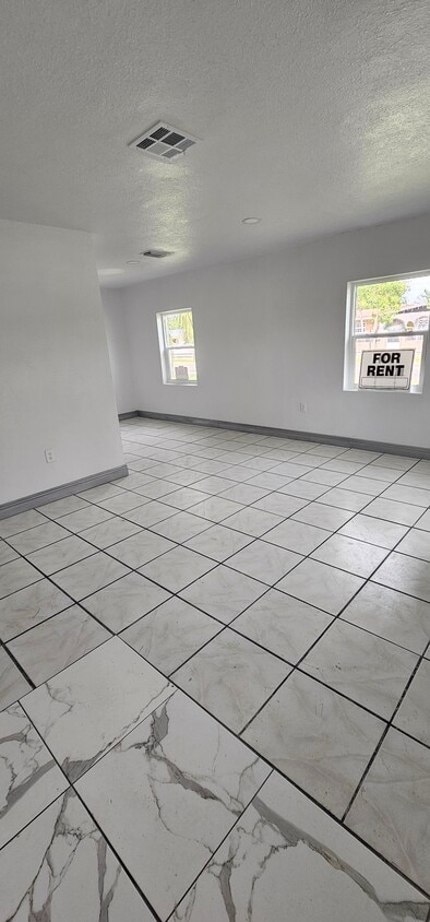 Building Photo - 710 Sultan Ave