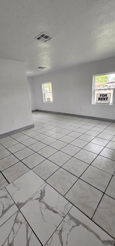 Foto principal - 710 Sultan Ave