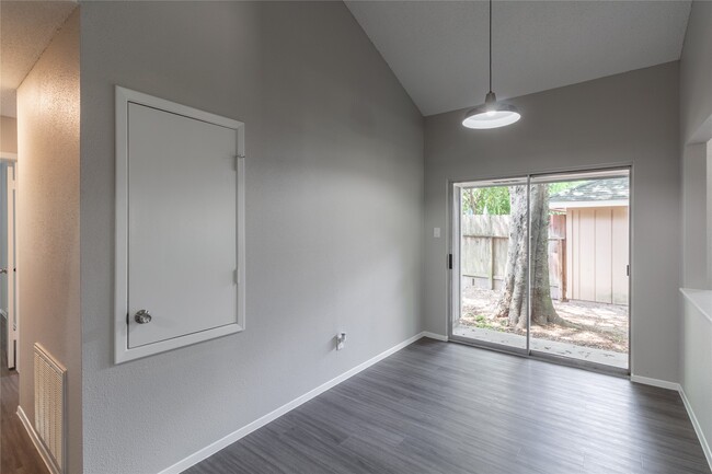 Foto del edificio - 3118 Lucida Ln