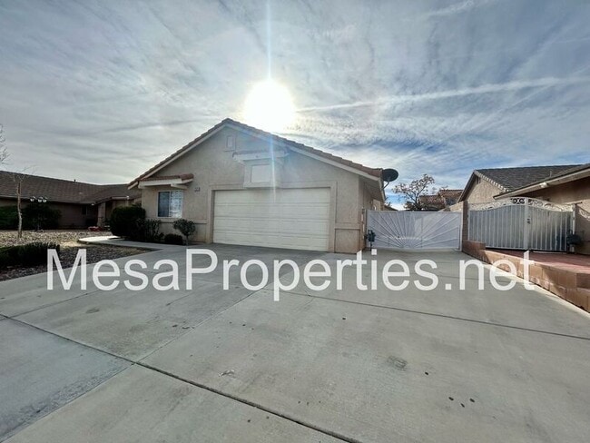 Foto del edificio - 12323 Honeybear Ln