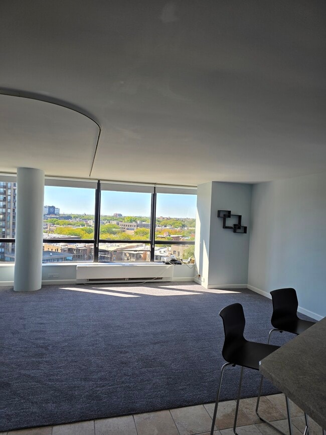 Building Photo - 5415 N Sheridan Rd