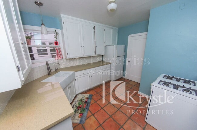 Foto del edificio - 8 Fairview Ave