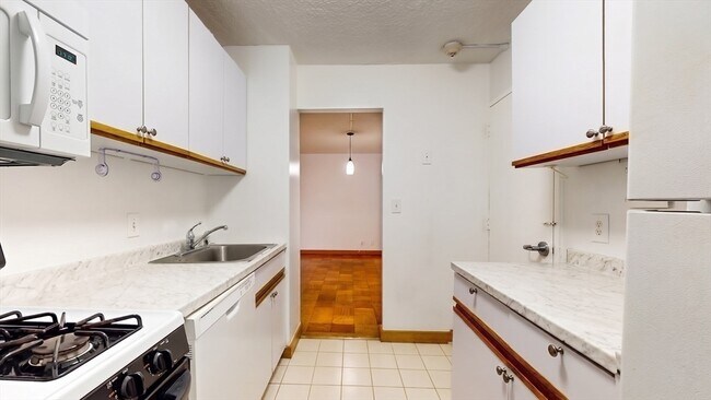 Foto del edificio - 99 Pond Ave