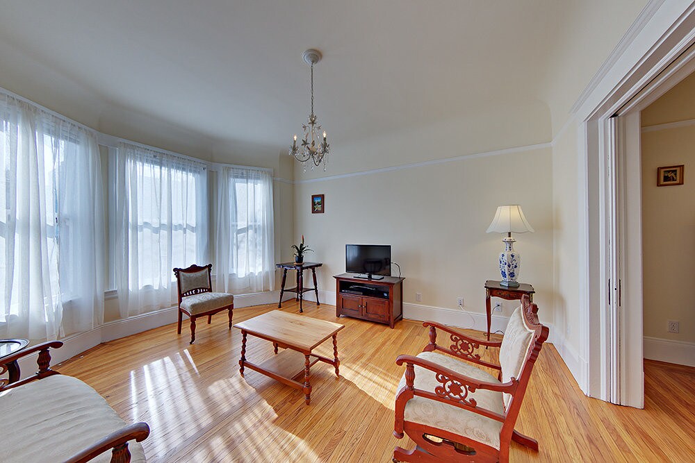 Sala de estar amueblada - 4226 24th St