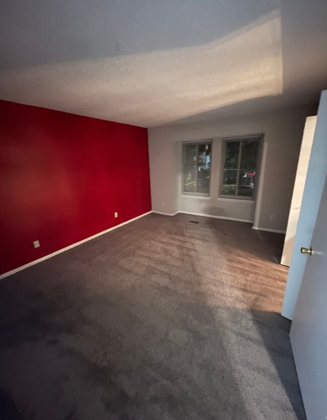 Building Photo - 710 Waters Dr