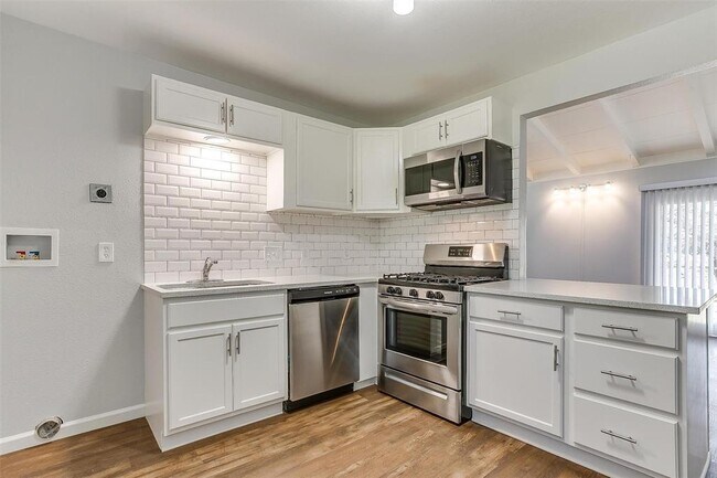 Building Photo - 5233 Curzon Ave