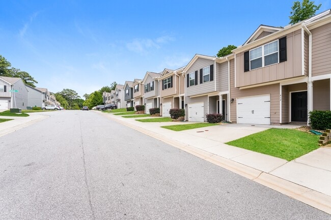 Building Photo - 412 Highwood Ln