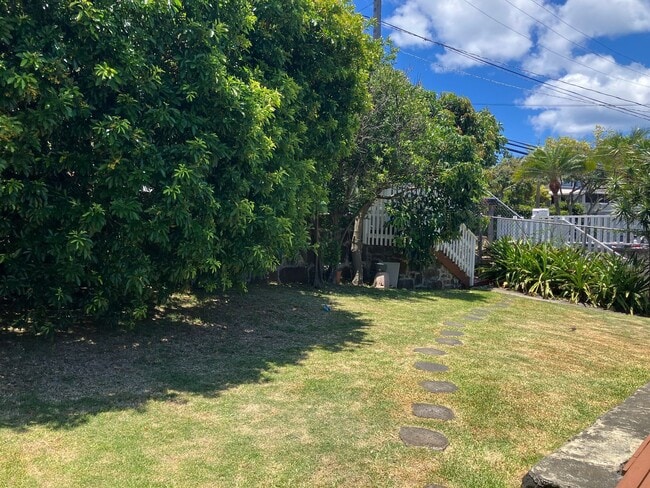 Building Photo - 1848 Puowaina Dr