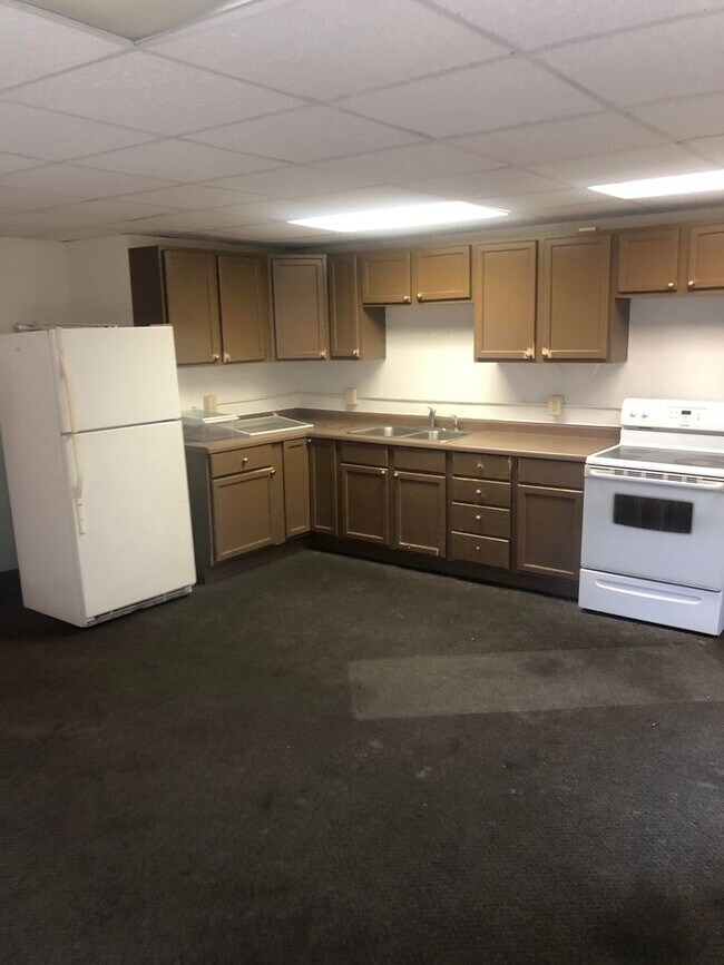 Foto del edificio - Large 4 Bedroom 2 bath