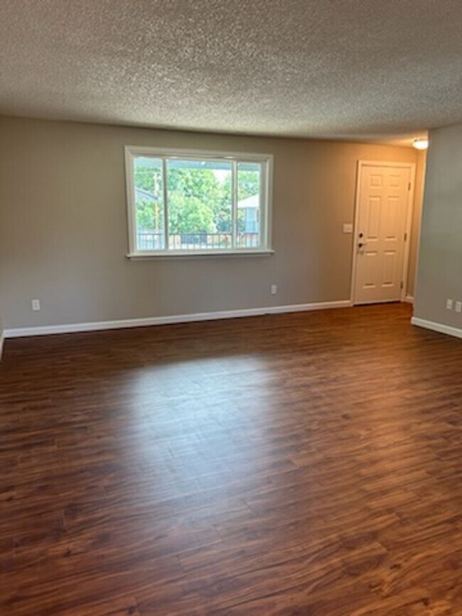 Building Photo - 903 Hersinger Pl