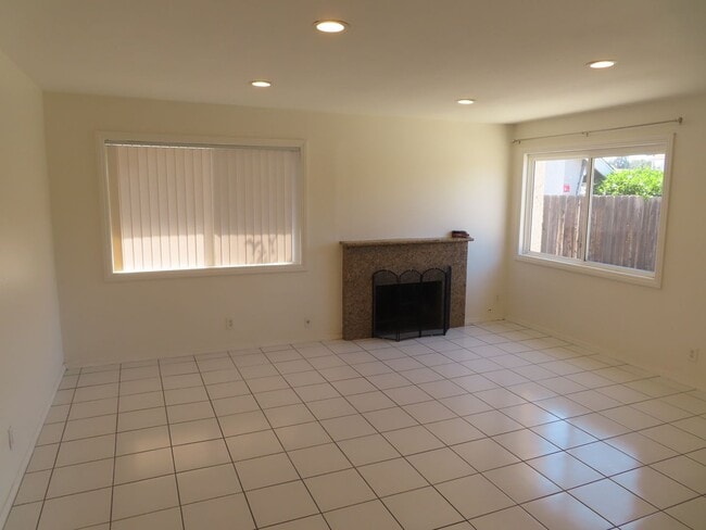 Building Photo - Four bedroom house in Mira Mesa