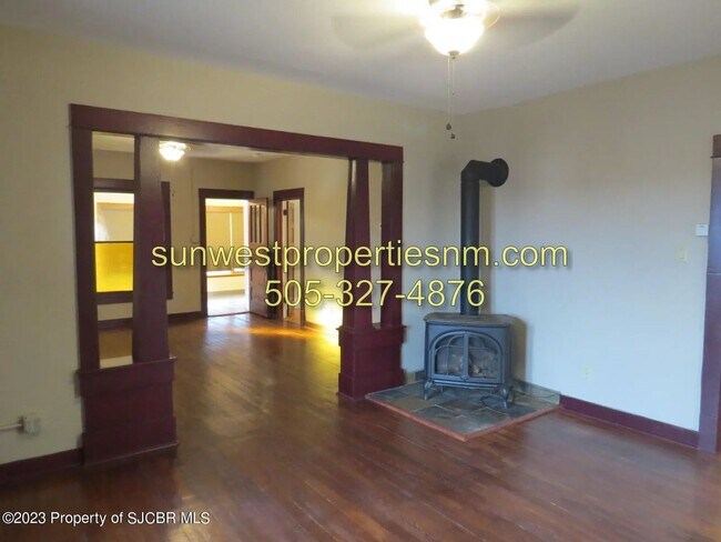 Building Photo - Updated 2 Bedroom House