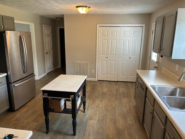 Building Photo - 112 Faldo Dr