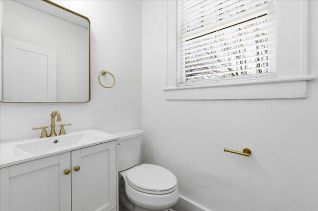 Foto del edificio - Move-In Ready 3BR/1.5BA Home with Private Backyard