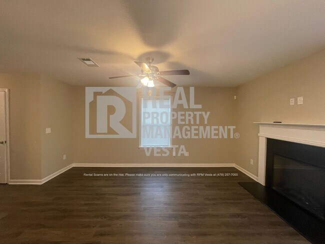 Foto del edificio - Charming Three Bedroom Home in Great Neigh...