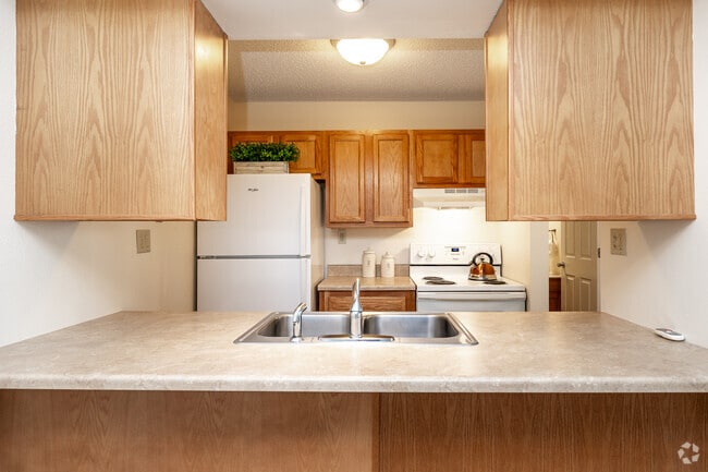 1BR, 1BA - 700SF - Kitchen - Park Ridge Apartments